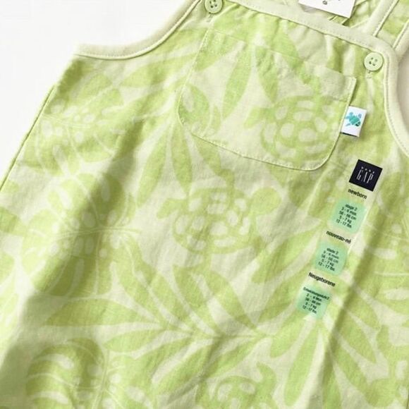 BABygap NWT green turtle print romper 3-6 months - Picture 2 of 2